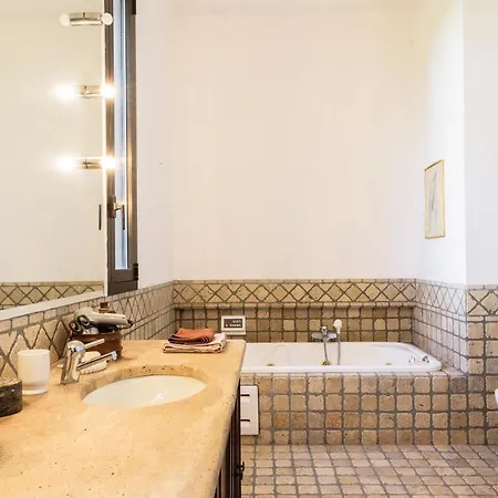 Gloria Apartment