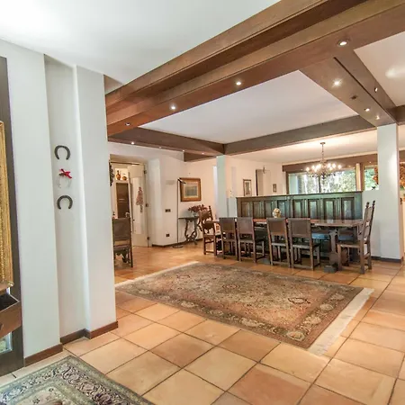 Gloria Apartment *